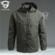 EAGLADE แจ็คเก็ตสำหรับปั่นจักรยานปีนเขาสินค้าที่มีกลยุทธ์สำหรับผู้ชาย RF8817ใน E05สีน้ำเงิน