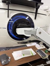 Ergotron HX 顯示器支架 (適合Samsung G9 49")