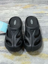 💥現貨💥不悶腳防滑防撞 KEEN 情侶款戶外休閒鏤空拖鞋 | KEEN YOGUI ARTS Slip-on Outdoor Clogs|