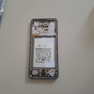 Samsung A33 Battery + frame LCD copotan