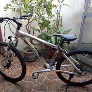 sepeda polygon premier 4.0 oke