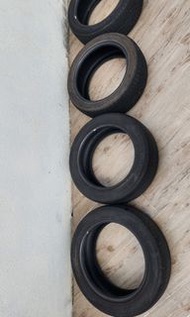 四條 18吋車胎 225/50ZR18 


 車呔 輪呔