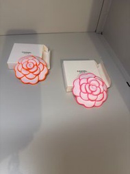 Chanel 山茶花胸針 橙紅各一