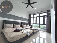 Pangsapuri  m² dengan 3 bilik tidur dan 2 bilik mandi peribadi di Tampoi (B 8Scape Pool View Family 