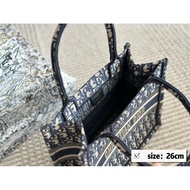 H I G Q U A L T Y Gift Box 
 S i z e: 2 6 * 1 c m 3 8 4 5 D Home t o Shopping