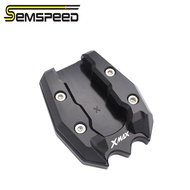 คลังสินค้าพร้อมแผ่นรองขาตั้งรถจักรยานยนต์ขยายขยายแผ่นลื่นไถลสำหรับYamaha XMAX X-MAX 300 250 XMAX300