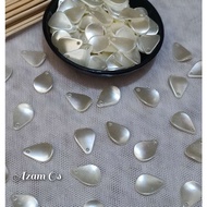 Leaf petal beads