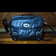 Tas Fossil Maddox ukuran medium second berkualitas baik, hardware berfungsi normal, sudah recolour d