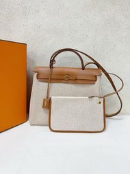 Hermes Herbag 31 
燕麥米拼棕金扣