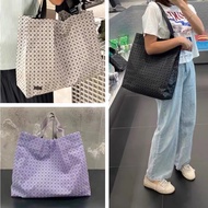 [Top Quality] ISSEY MIYAKE/ISSEY MIYAKE Large Size Shopping Bag cart ong-tone bao bao Portable Shoulder Bag tote Bag Large-Capacity Shoulder Computer Bag Mommy tote Child Mother Bag Female Bag Rhombus kuro cart ISSEY MIYAKE Male Female