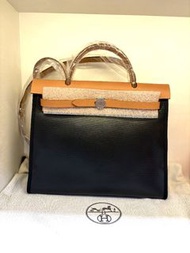 全新 Hermes Herbag 31 黑色防水料 併金棕皮銀扣手挽側咩袋 🤩