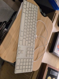 Apple 有線鍵盤