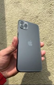 iPhone 11 Pro Max 256G ，新淨，電池效能100 %！ 己貼全新玻璃鋼化貼同埋保護套！