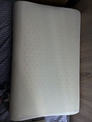 泰國乳膠護椎枕頭