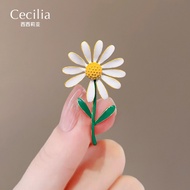 brooch pin tudung G Kwon Ji-Dragon Same Style White Daisy Brooch Female High-End Light Luxury Suit P