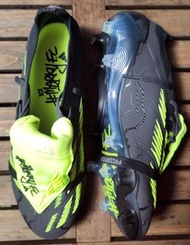 Adidas Predator 足球鞋