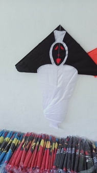 layang layang kain hantu pocong