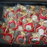 makehaveshop ของชำร่วย ถุงกำมะหยี่แดงพร้อมเหรียญ 20 บาทพร้อมตลับที่ออกในยุค ร 10 คละแบบ ไม่ผ่านใช้งา