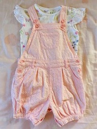 mothercare粉色吊帶褲+花花包屁衣兩件組（9-12m)
