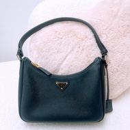Prada hobo 全皮黑色腋下包