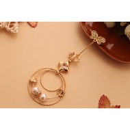 Elysia Gold White Chin Brooch