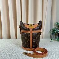 sh smd ZZZ LV路易威登Duffle系列老花薯條包 可手提單肩斜挎 造型感太強了 背上秒變時髦精 大小容量也非常友好