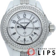 二手香奈兒 J12 手錶，33 毫米，鑽石錶圈，鑽石錶鍊，J12 33 毫米，H1420 錶殼，維修手冊，白色陶瓷女錶，拋光，狀況極佳。