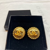Chanel 金色夾式耳環