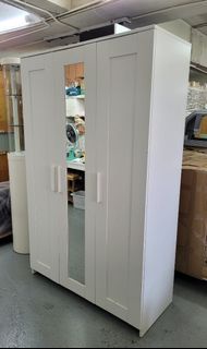 ikea BRIMNES 三門衣櫃 46.5*20*75" (原價$1790), #2208272