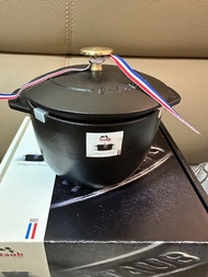 Staub 16cm 飯煲 （金 Knob)
