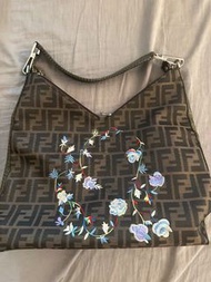 Fendi 復古老花（Zucca Canvas）花卉刺繡腋下包