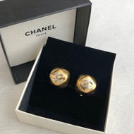 【日本直送 名牌中古包】CHANEL 香奈兒 耳環 金色 雙 C 標誌 vintage 古董 經典 asrtu3