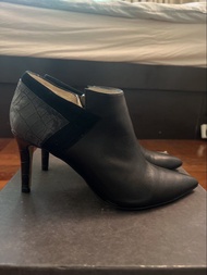 Enzo Angiolini Black Leather Ankle Boots Heels Size 7.5M Enzo Angiolini - 黑色皮革踝靴高跟鞋尺碼 7.5M