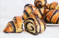 Rugelach pastry chocolate layers 6 pcs by felix Bakery