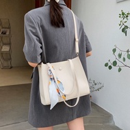 University Bag Korean Version Tote Bag Korean Tote Bag Korean Drama Bag Simple Large-Capacity Bag Female Bag Summer 2021 Trendy Fashion Messenger Bag All-Match Texture Shoulder