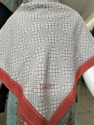 KERUDUNG HIJAB SEGIEMPAT MOTIF JILBAB SEGI EMPAT TERBARU DAUKY HARVEY LABIRIN CHEK LINE SCARF DAUKY