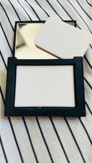 NARS 蜜粉餅