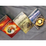 Divergent trilogy (Divergent+Insurgent+Allegiant) by Veronica Roth (Paperback Novel)