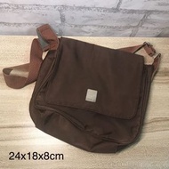 Nono-s時尚簡約側背包 咖啡色 金屬磁吸扣 多層次收納 肩背包 手提包 外出包 小巧包