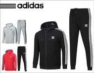 免運 adidas 愛迪達 三葉草 男 套裝 健身 經典三條線 休閒運動套裝 連帽外套＋縮口長褲 棉質套裝 舒適好穿