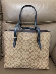 正品 Coach 經典款手袋（購自專門店）九成新