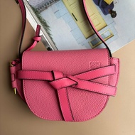 ::LOEWE:: 桃粉色 mini gate 斜背包