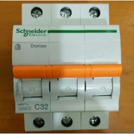 Scheneider MCB DOMAE 3P 32A/MCB Scheneider DOMAE 3 phase 32A Original