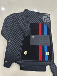 พรมปูพื้นรถยนต์ Toyota Camry 2015-2024. ลายหลุยส์ ทั้งคัน