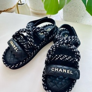 ~~Chanel 黑色皮革繫繩厚底涼鞋~~