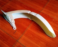 dè chắn bùn trước xe cup 82 DD DH ( nhựa mộc trắng về sơn )