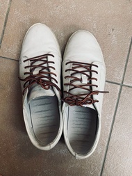 Timberland小白鞋