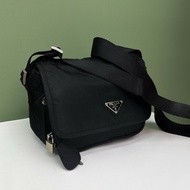 Prada普拉達黑銀降落傘布郵差包