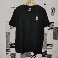 Kaos Uniqlo x Weathering with You (Tenki no Ko) warna Hitam model Saku art depan dan belakang