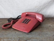 TA-201型：按鍵電話（酒紅色）—古物舊貨、懷舊古道具、復古擺飾、早期民藝、80年代、普普風格、太空年代、老電話、古董科技收藏